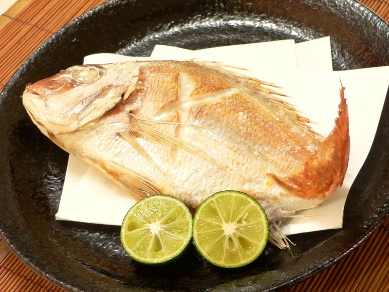 ノンフライヤー焼き魚の簡単レシピ 鯛の尾頭付きallabout All About 料理レシピ Snapdish スナップディッシュ Id U9lusa