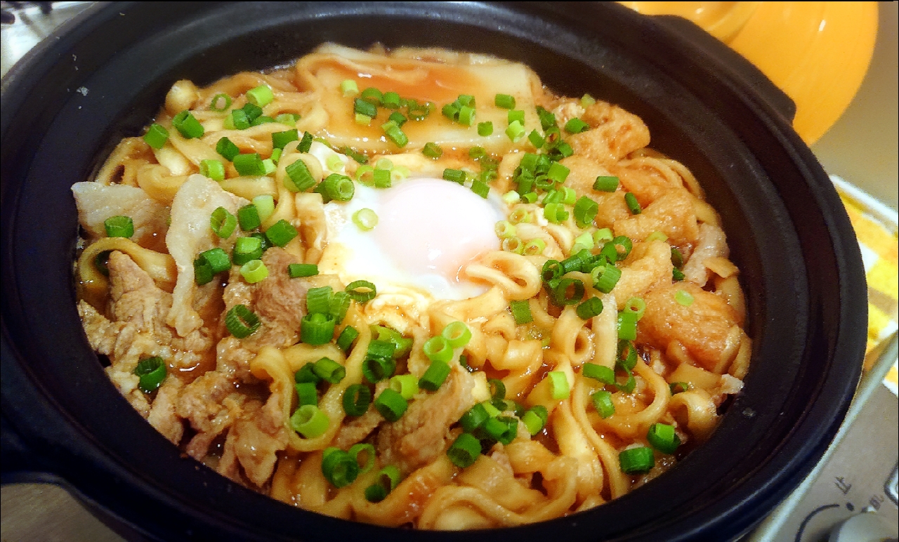 土鍋de味噌煮込みうどんっ寿がきや 袋麺豚肉いっぱーい 油揚げ お餅 たまご 薬味ねぎ麺はサッと油抜きしてます二日酔い酷すぎて作りましたぁ 結局 今日も 二日酔いしてますが 笑 Ggg Snapdish スナップディッシュ Id rita