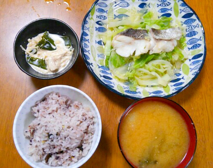 月日 たらとキャベツの蒸し物 わかめとえのきのサラダ じゃがいもとあおさのお味噌汁 いもこ Snapdish スナップディッシュ Id 1khnwa