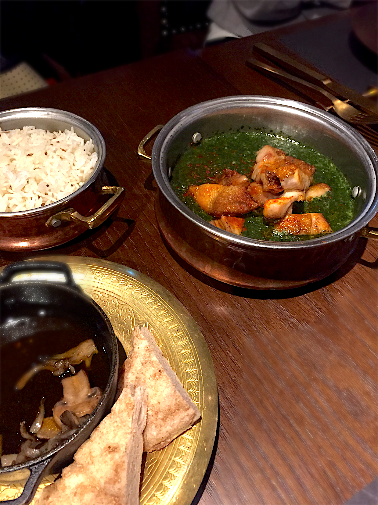 鶏肉とモロヘイヤのモロッコンタジン@carvaan Tokyo