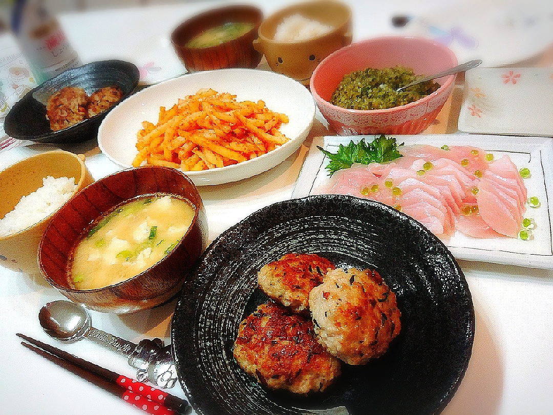 夕食ー ひじき豆腐ハンバーグ マグロ刺身 タラコポテト きゅうり漬物 担々風スープ 挽肉 豆腐 小松菜 プリン Snapdish スナップディッシュ Id 91giya