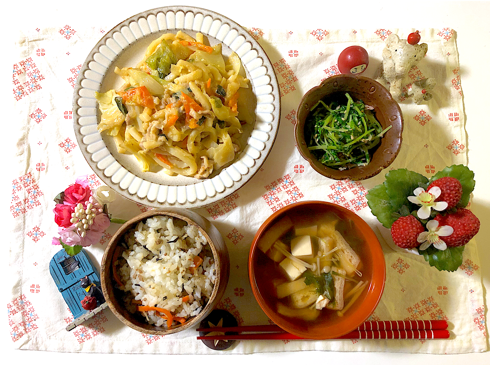 味噌マヨ焼うどん 豆苗とツナのめんつゆ和え えのきと揚げと豆腐と水菜のすまし汁 ひじきの混ぜご飯 Syam Snapdish スナップディッシュ Id Rlbhxa