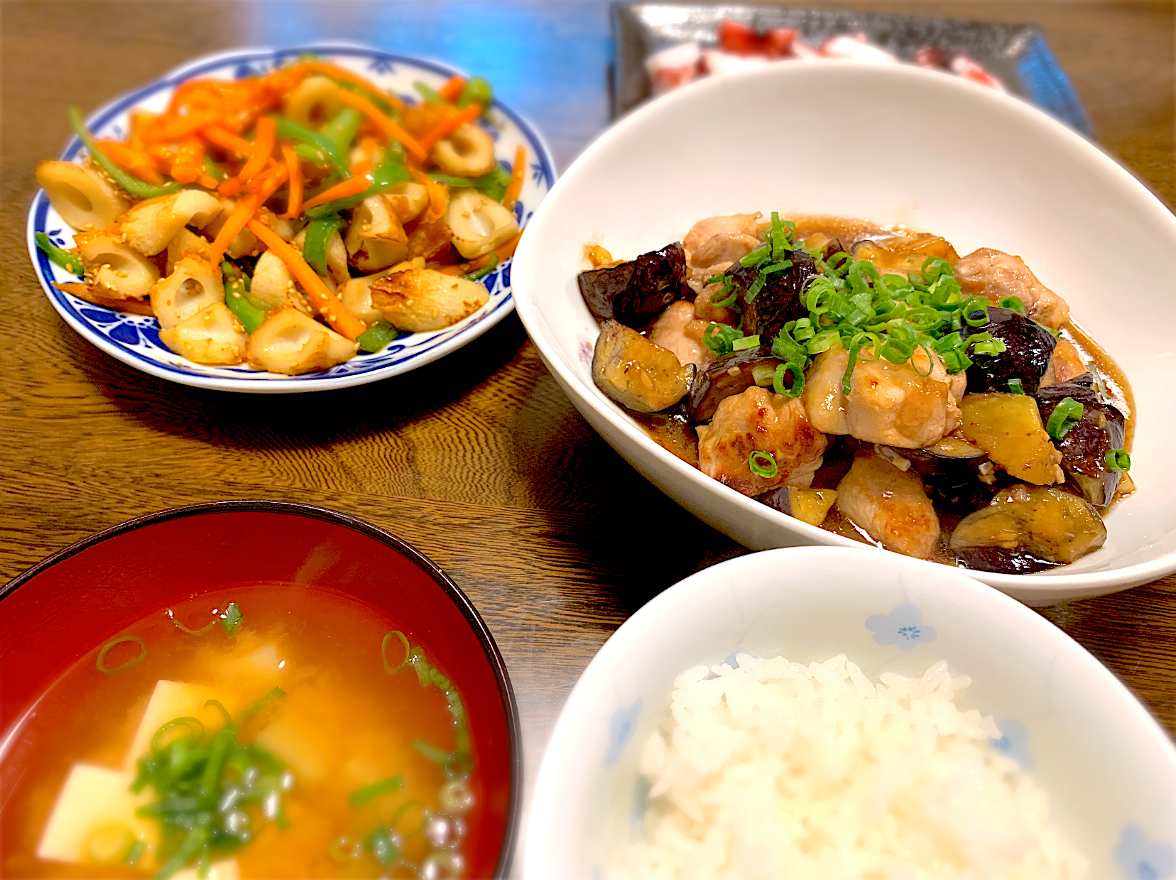 鶏肉と茄子の香味醤油炒め ちくわピーマン人参のきんぴら 蒸しタコ じゃがいもと豆腐の味噌汁 なちゃむ Snapdish スナップディッシュ Id V9mq9a