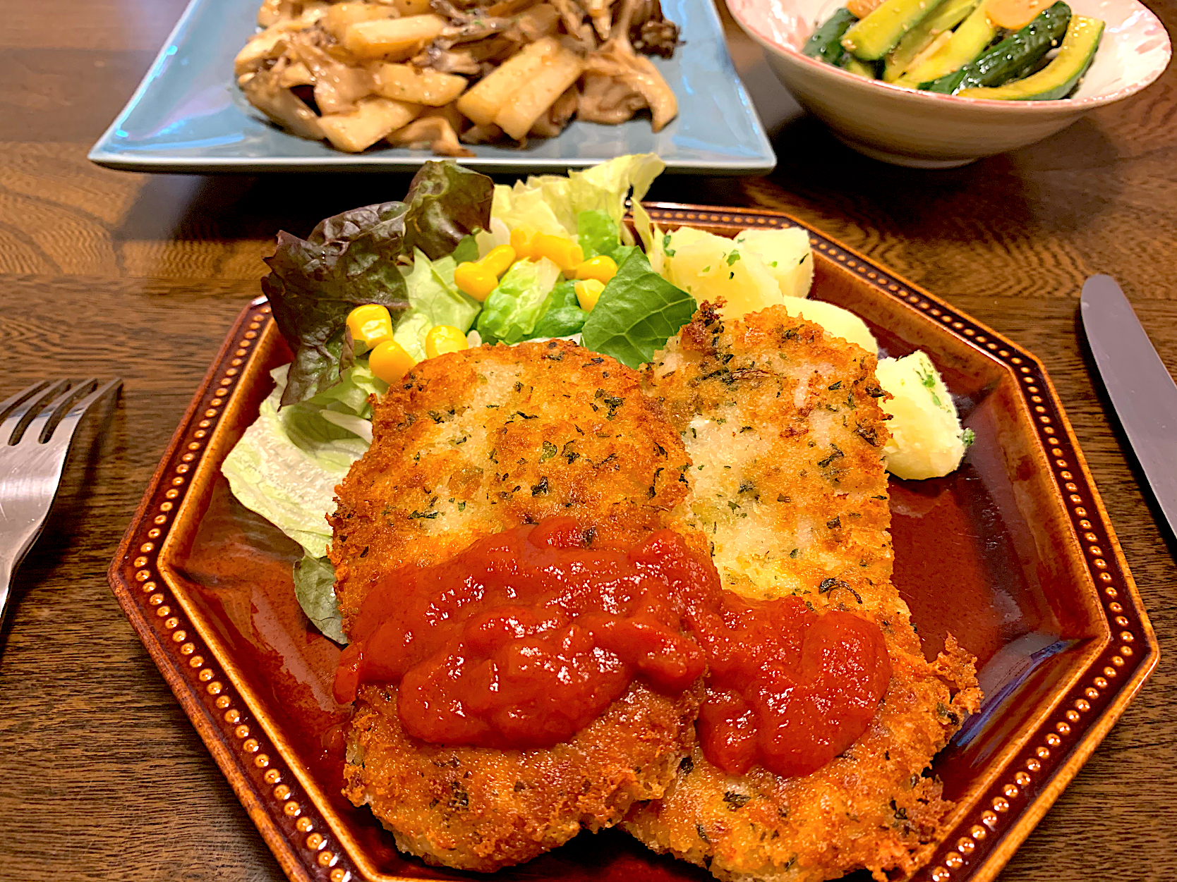 若鶏のチーズカツレツ 長芋と舞茸のバターニンニク醤油炒め きゅうりの醤油漬け なちゃむ Snapdish スナップディッシュ Id N4mybaa