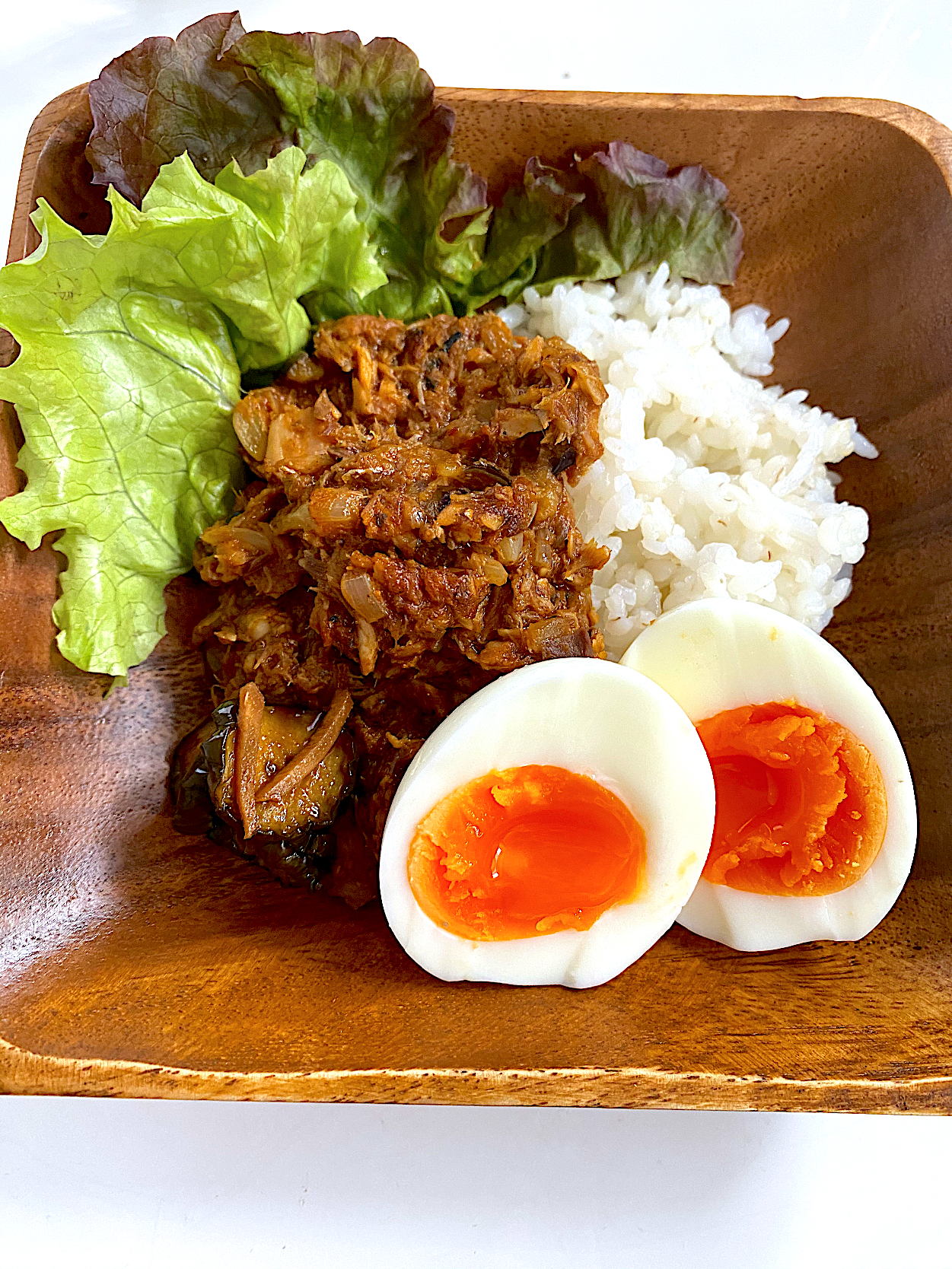 サバ缶でキーマカレー 天日干し胡瓜の生姜醤油漬けと茹で卵を添えて Kyun Snapdish スナップディッシュ Id V91p1a