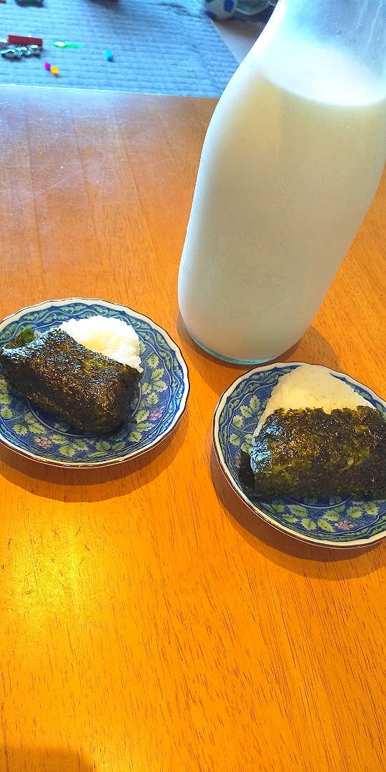 10時の おやつではないか味付け海苔だけ食べようとするおチビ達にそれやったらしたるからって作ったけど 飲み物牛乳って小学校の時の給食思い出した ゆうちゃん Snapdish スナップディッシュ Id 1dkb9a