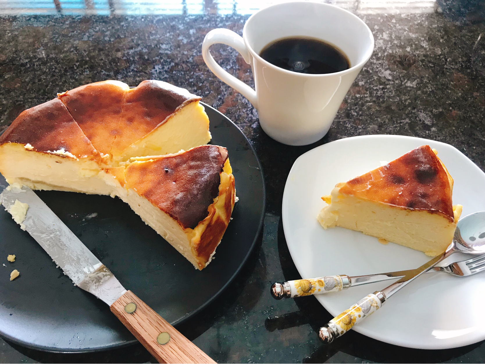 Basque Cheesecake / バスク　チースケーキ 