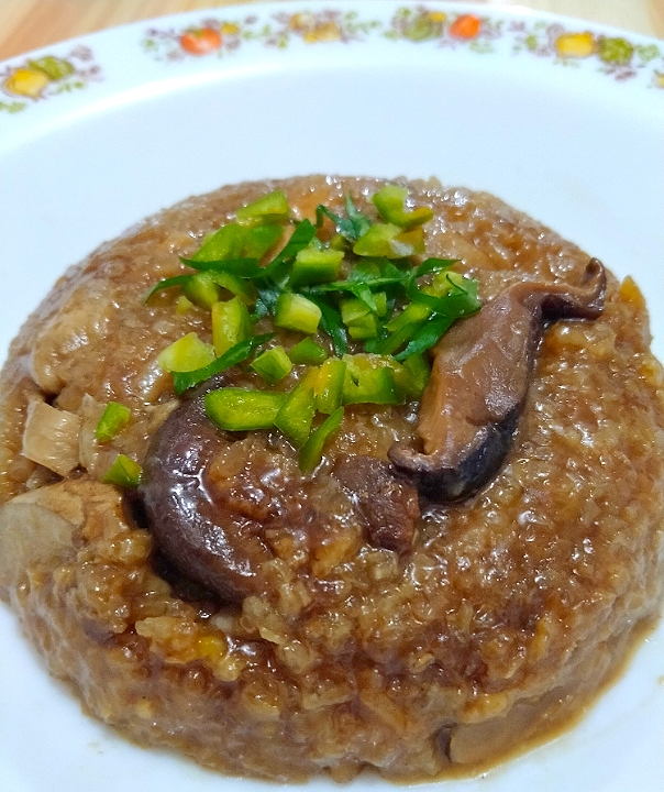 Glutinous Rice with Black Mushroom Chicken