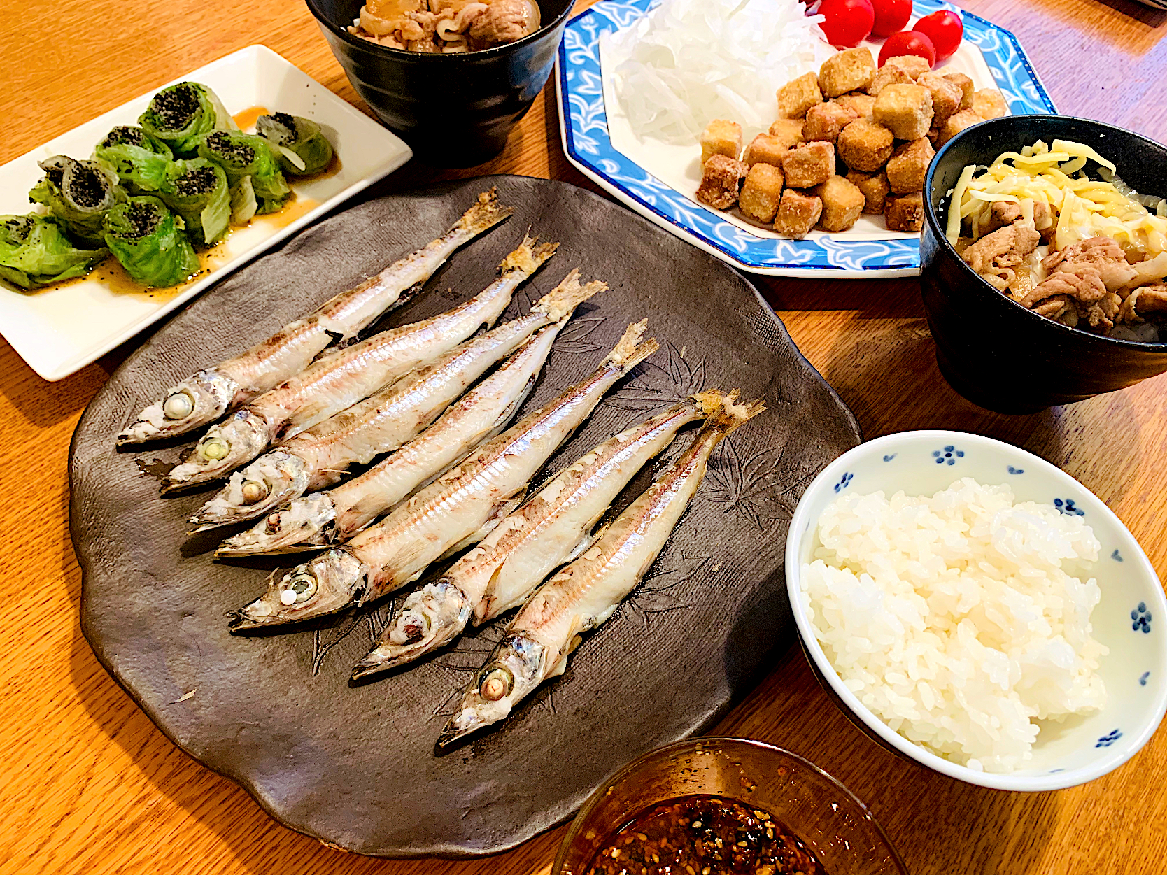 我が家の晩ごはん二ギス塩焼き レタスお浸し 高野豆腐唐揚げ 豚丼 食べるラー油 いちご Snapdish スナップディッシュ Id 9m5lfa