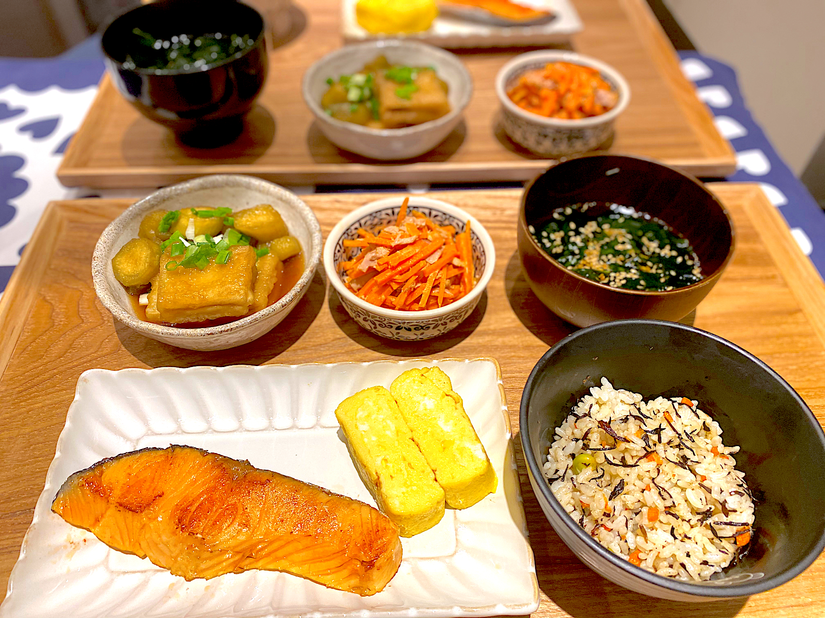 和食セット 焼き鮭 厚焼き卵 わかめスープ ひじきの混ぜご飯 茄子入り揚げだし高野豆腐 Jinjin Snapdish スナップディッシュ Id 9uljxa