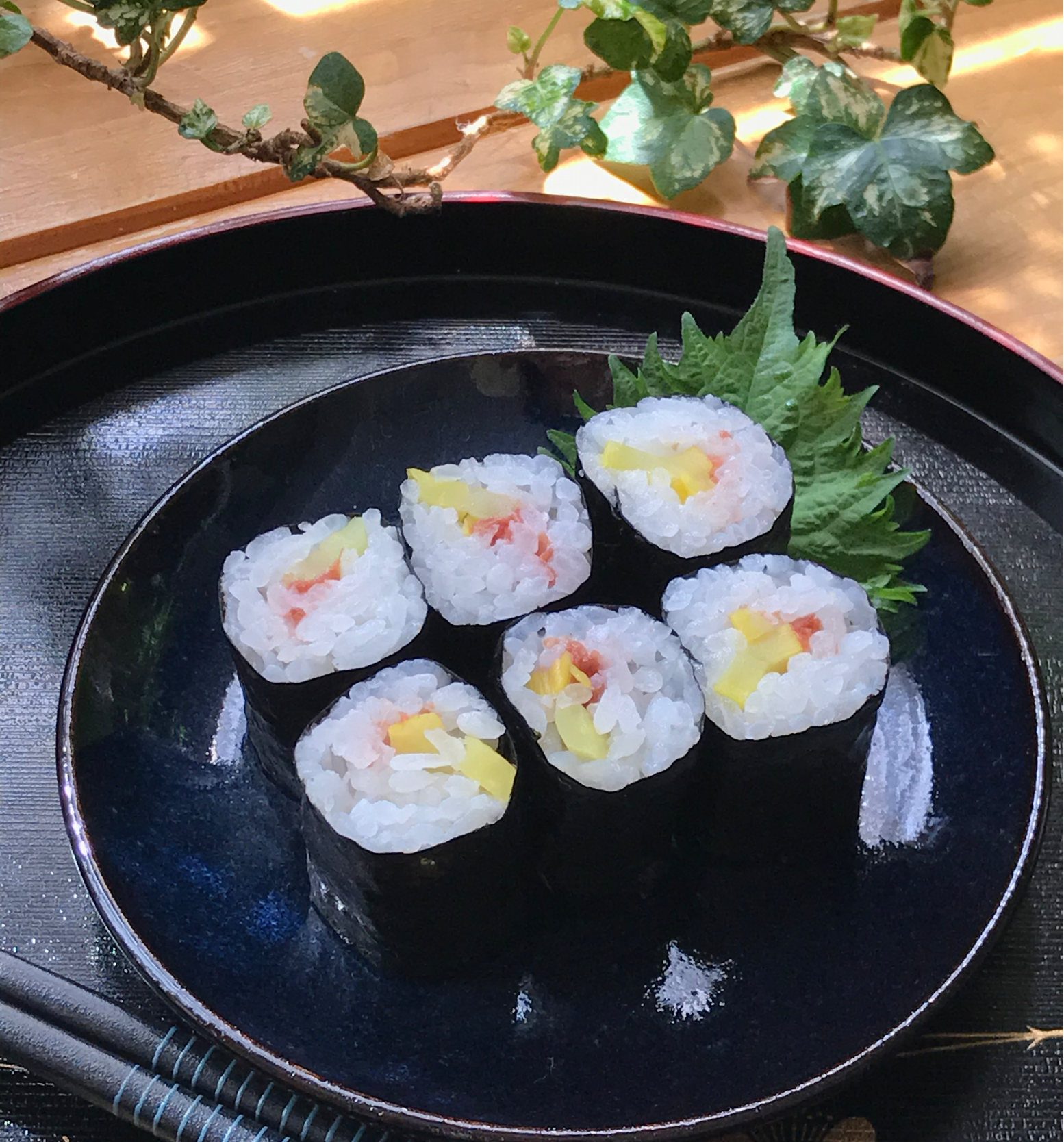 すっごく早く起きちゃった朝の 朝ごはん前の ちょっと一口 な海苔巻き Holly Snapdish スナップディッシュ Id Qjq1ma