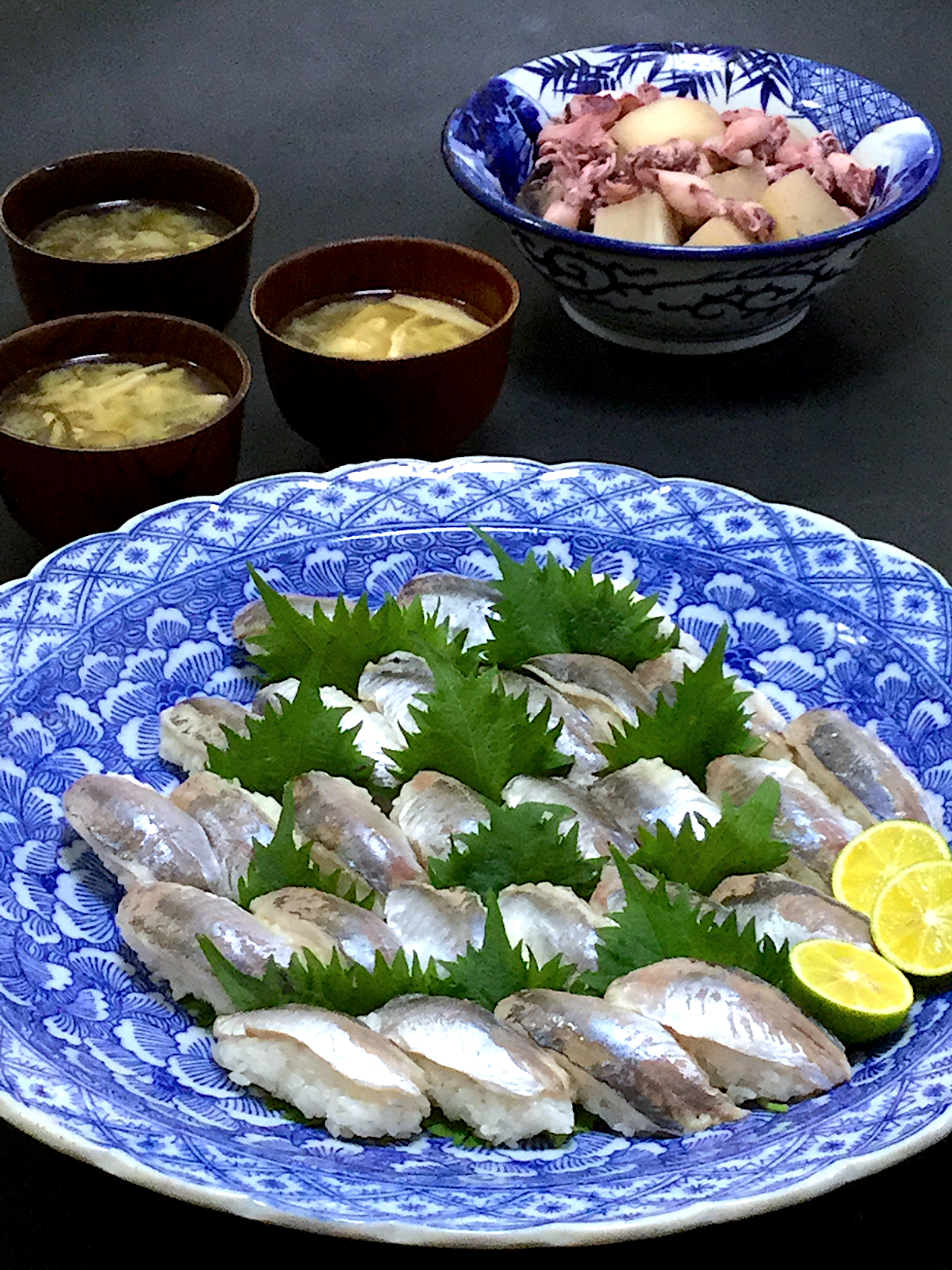 今晩は 小鯵握り寿司 ヒイカと大根の煮物 徳島県産もずくと茸の味噌汁 Akazawa3 Snapdish スナップディッシュ Id Fzkota