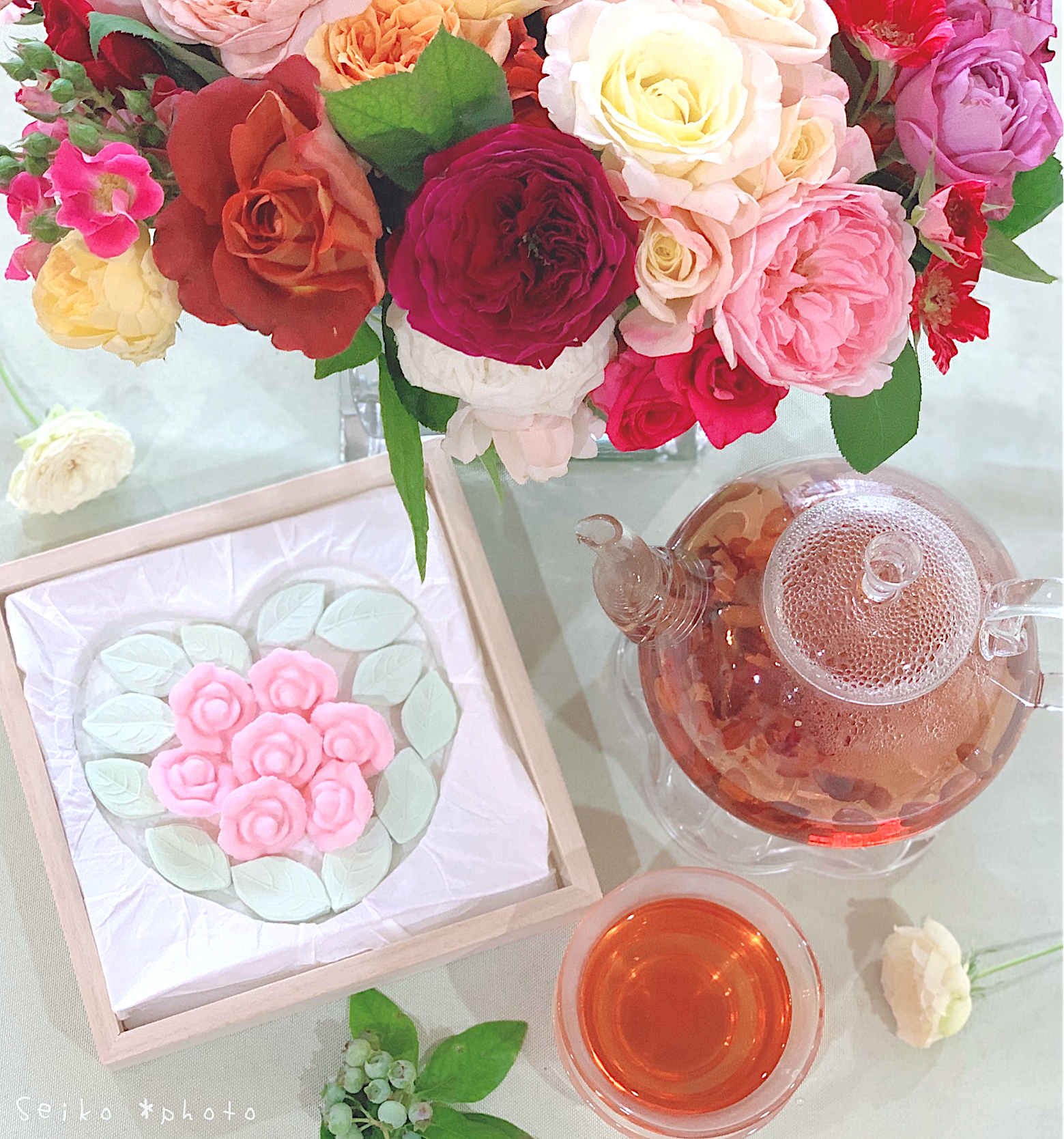 0625 1朝のお茶時間バラの落雁を友人に頂いたので薬膳茶と共に Seiko Snapdish スナップディッシュ Id Yxk4ha