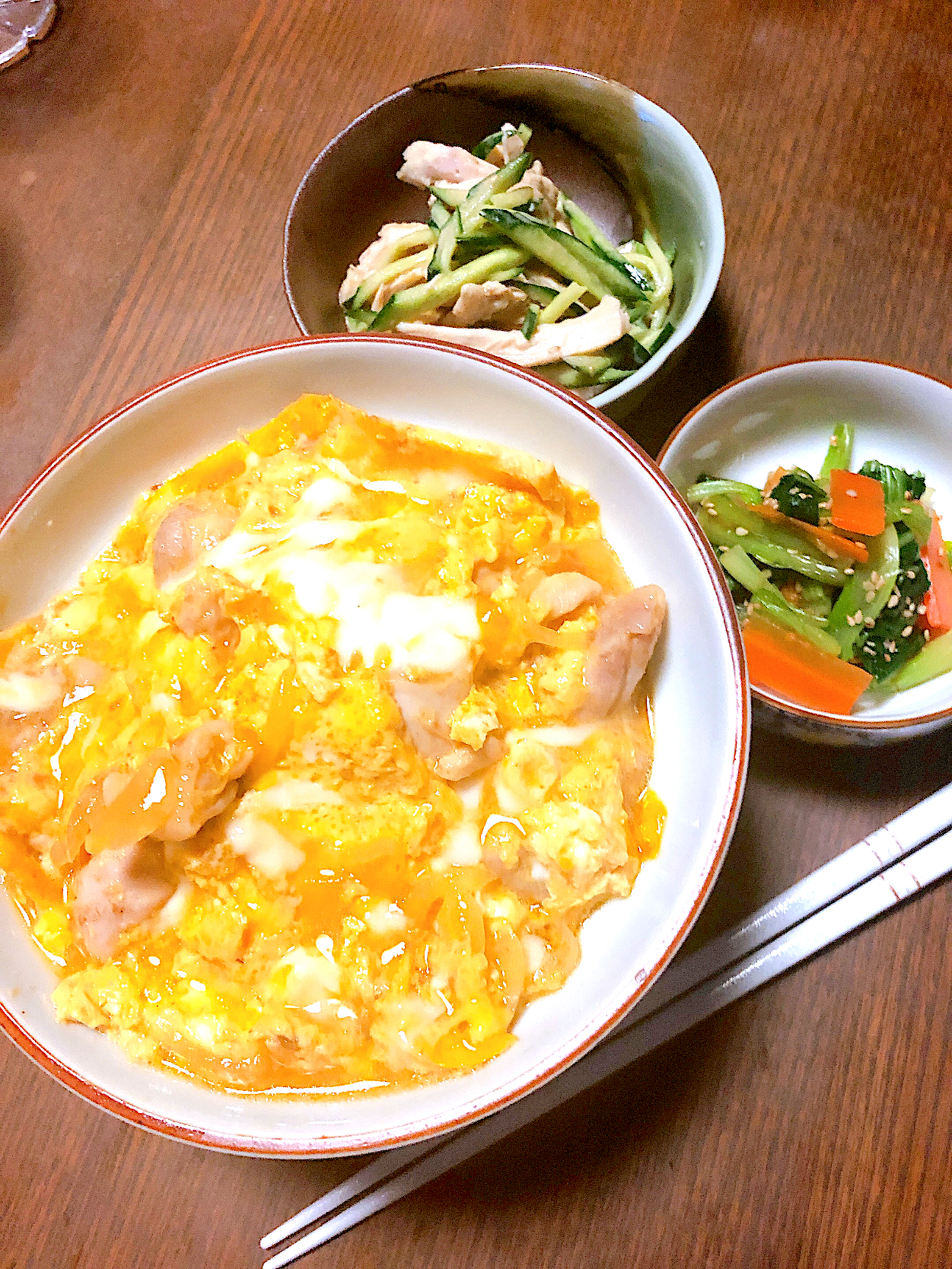 銘店玉ひでさんのレシピで親子丼 親子丼 棒棒鶏風サラダ 温野菜の胡麻和え 小松菜 人参 Kana Snapdish スナップディッシュ Id 0awbfa