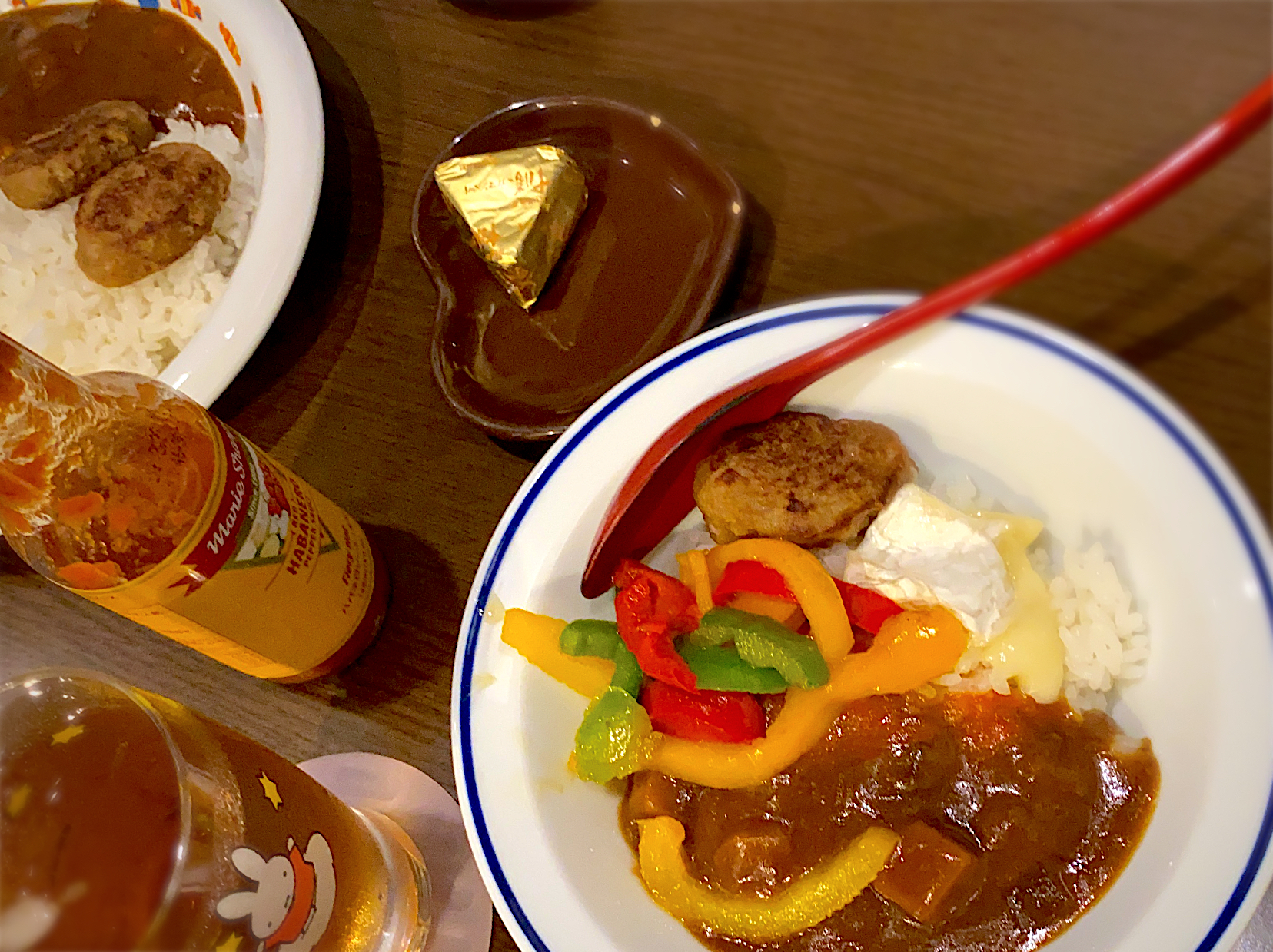 ビーフハンバーグカレー パプリカソテー 焼きカマンベールチーズ ハバネロソース麦茶 Ch K O Snapdish スナップディッシュ Id 0he8xa