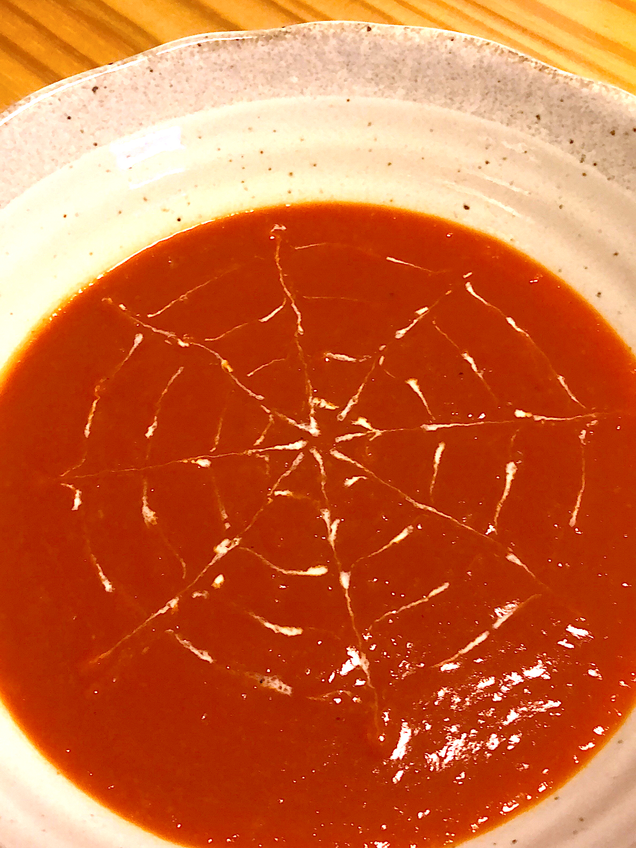 真っ赤な蜘蛛の巣スープ