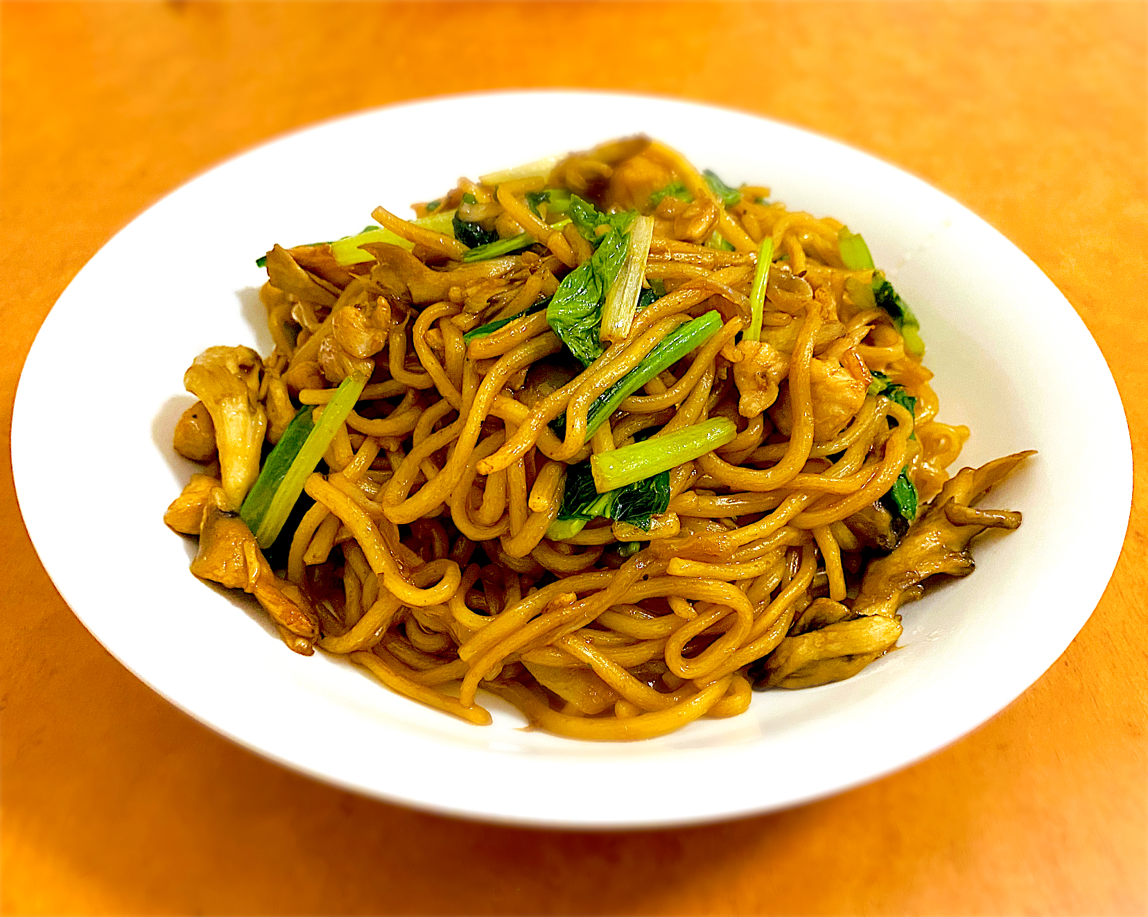 Faster dinner menu’s: yakisoba with chicken, mushroom and bok choy, いただきます