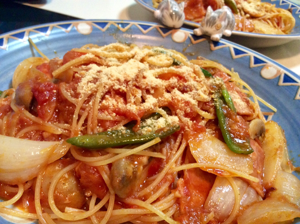 大人のナポリタン ケチャップは使わない 作り置きのトマトソース 太麺でなく1 4mmの細麺 バードアイが入ってピリ辛子供むり具材は大きめにカット Takeshi Nagaki Snapdish スナップディッシュ Id Czswja