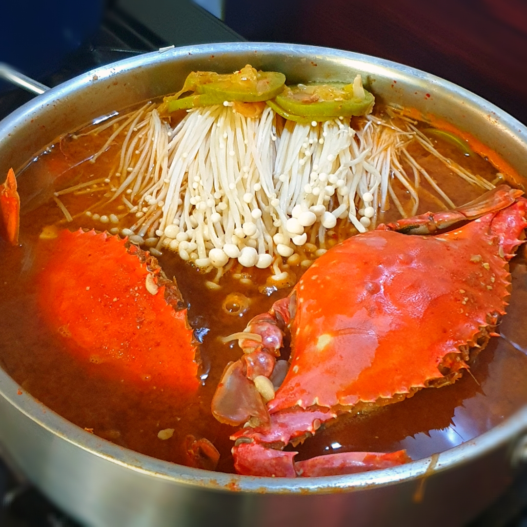 Spicy crab stew 꽃게탕