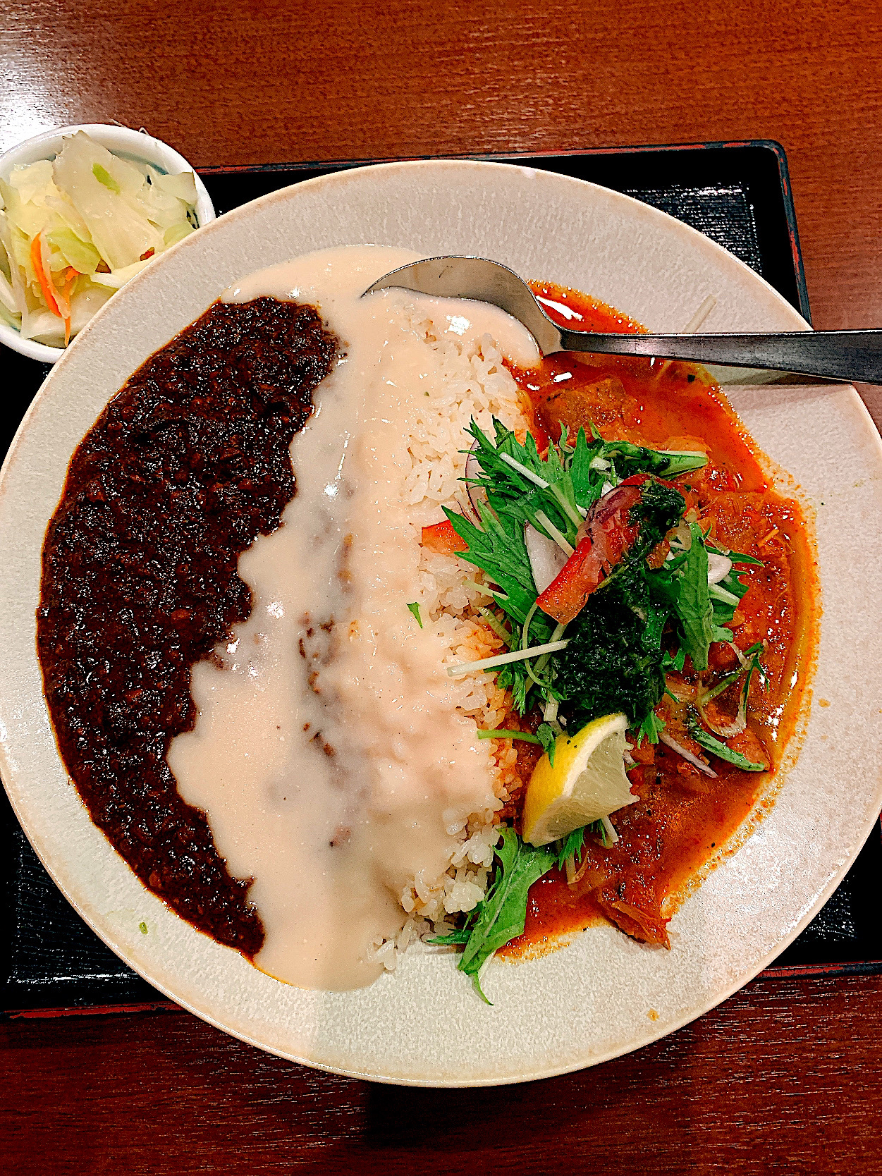 肥後橋南蛮亭 辛口チキンカレーと鶏ととうがんのレッドカレー ダブルカレーあいがけ1100 09 03 Papico Snapdish スナップディッシュ Id Jn1pda