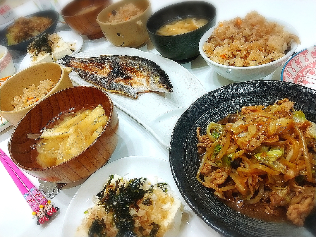 夕食 しめじとツナの炊き込みご飯 回鍋肉 カマスの塩焼き 冷奴 大根と油揚げのお味噌汁 プリン Snapdish スナップディッシュ Id Jpp1na