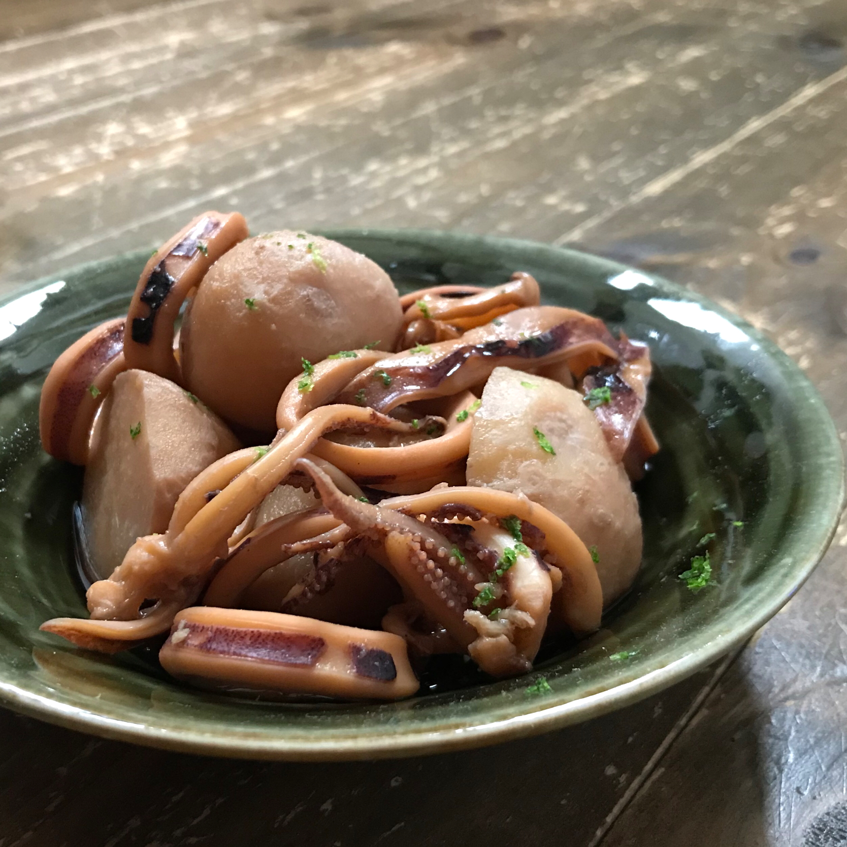 イカ と 里芋 の 煮物 ポイントは下ゆでと味付け 里芋の煮物 基本のレシピ