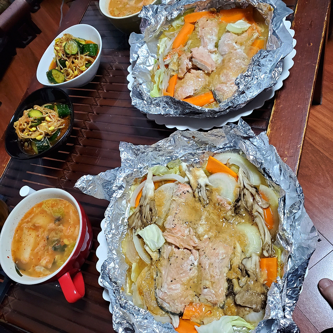 奥様郷土料理 鮭のちゃんちゃん焼き キュウリともやしのナムル キムチスープ Dai Nori Snapdish スナップディッシュ Id Igqcta