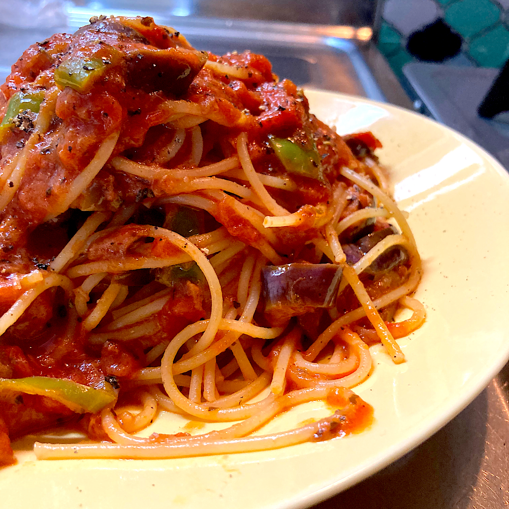 ツナとナスと万願寺唐辛子のトマトソースパスタ Tedo S Kitchen Okinawa Snapdish スナップディッシュ Id H1hgbaa