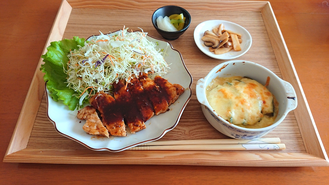 トンテキカボチャの豆乳チーズ焼きエリンギのバターソテー糖しぼり大根とたくあん Chikako Snapdish スナップディッシュ Id Yhwrpa