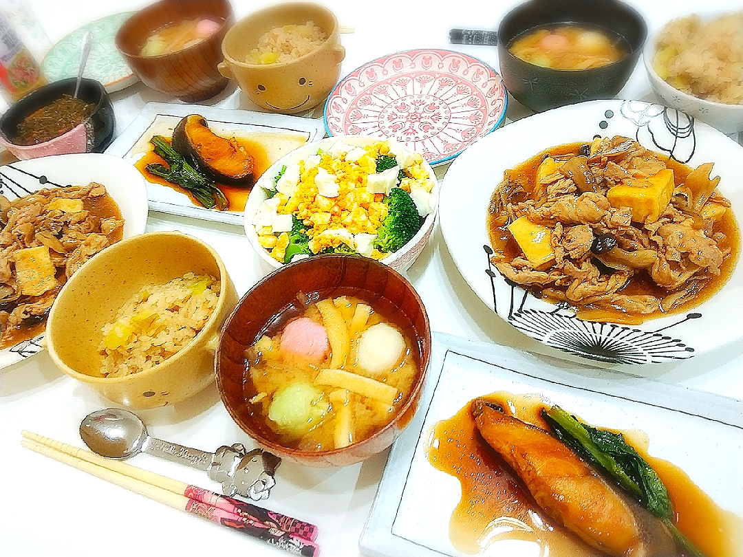 夕食 さつまいもごはん バター醤油風味揚げ出し豆腐と豚肉のきのこあんかけ 銀ダラ煮付け ブロッコリーとチーズの卵サラダ めかぶの松前漬け お味噌汁 大根 油揚げ 三色団子 プリン Snapdish スナップディッシュ Id Xigfbaa