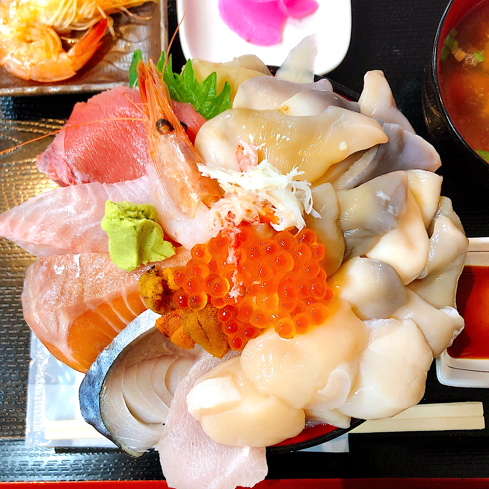 北海道苫小牧市はホッキ貝が日本一なのでホッキ貝5個分の海鮮丼1500円です Happy Suzume Snapdish スナップディッシュ Id Obvcra