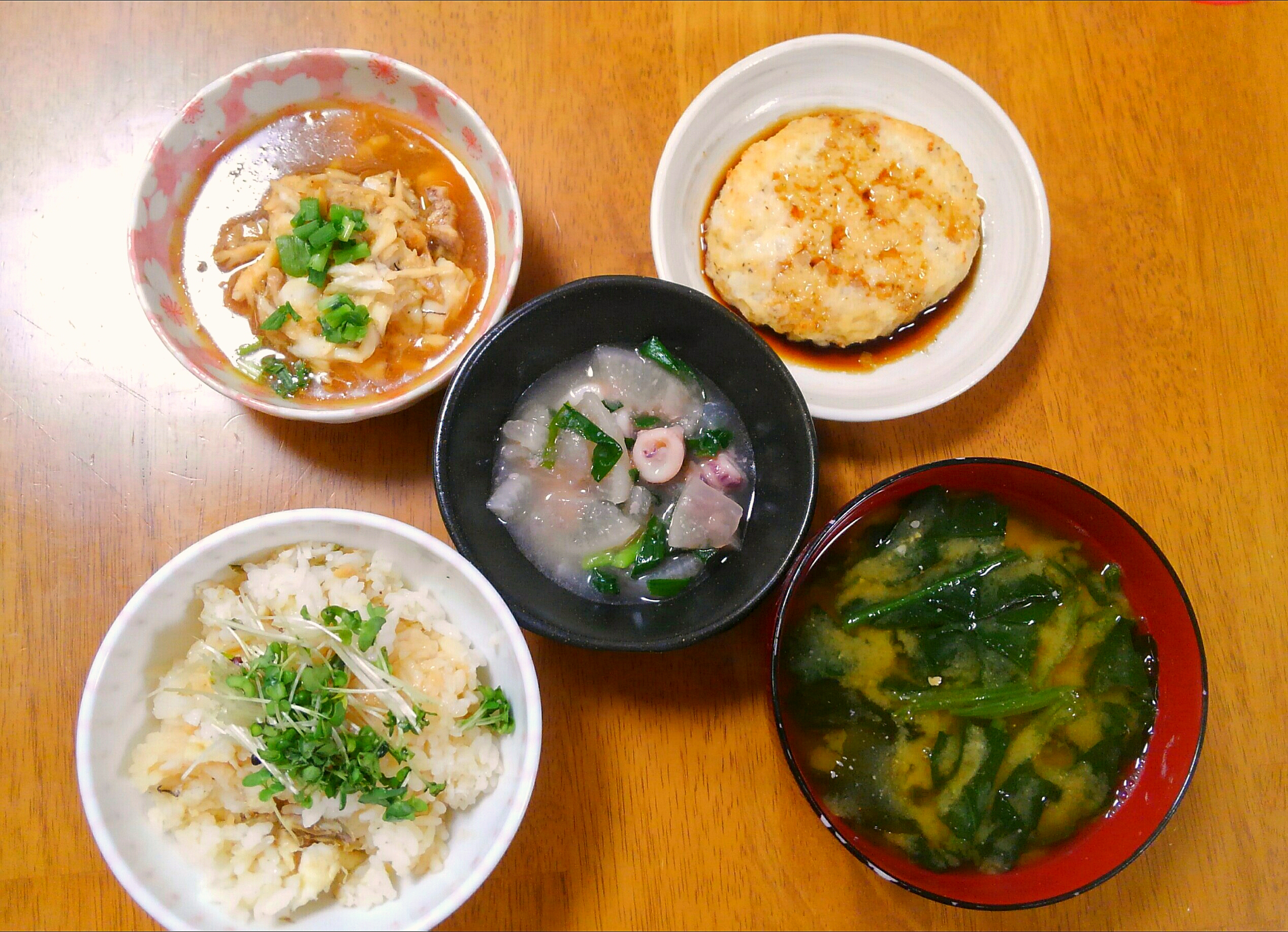 月日 豆腐ハンバーグ 鯛の煮付け いかと大根のうま塩中華炒め ほうれん草とわかめのお味噌汁 いもこ Snapdish スナップディッシュ Id 0qslsa