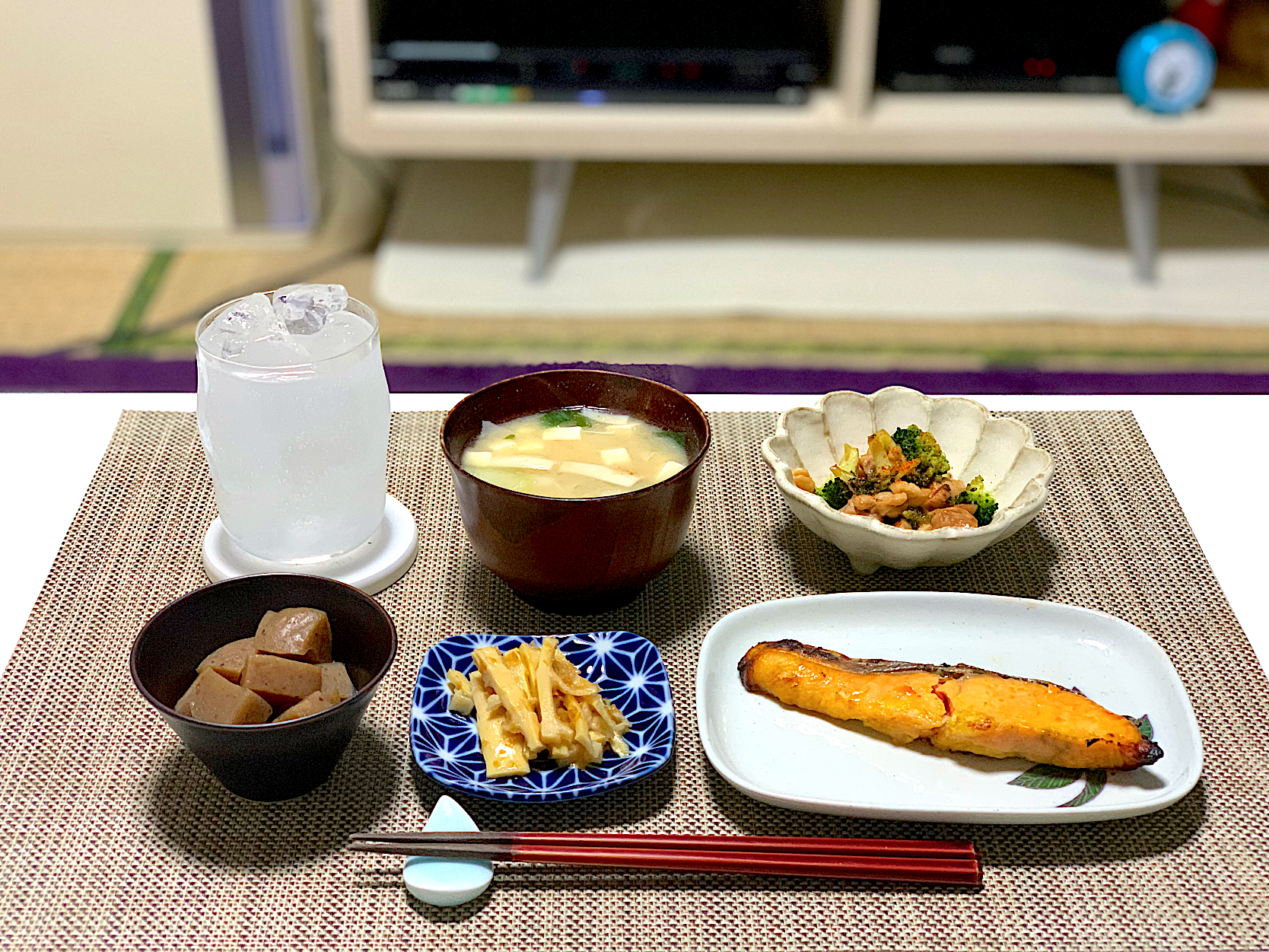 ばんごはん 鮭味噌漬け 割れた筍煮 こんにゃく煮物 鶏肉とブロッコリーのオイスターソース炒め お味噌汁 Yuki Snapdish スナップディッシュ Id Adibba