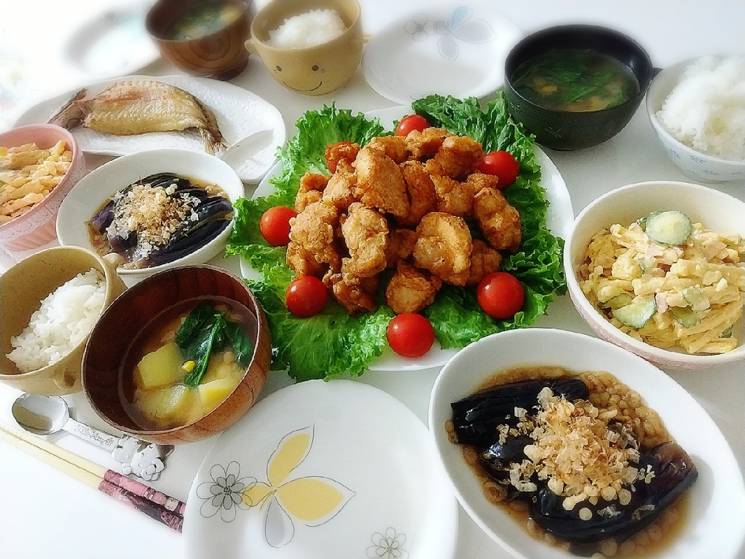 夕食 唐揚げ サラダ カマス塩焼 ナスの煮浸し マカロニサラダ 味噌バタースープ じゃがいも ほうれん草 コーン プリン Snapdish スナップディッシュ Id Ytyksa