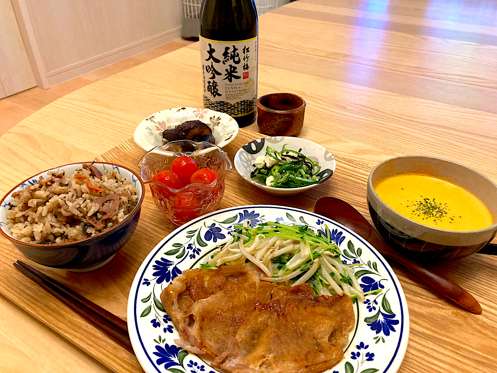 今日の夕食 ひじきご飯 豚の生姜焼き もやしと豆苗の炒め物 揚げ茄子の生姜ポン酢漬け ピーマンとクリームチーズと塩昆布の和え物 プチトマトの梅酒漬け 金時人参のポタージュ ふわ猫はなちゃん Snapdish スナップディッシュ Id 5bgbpa