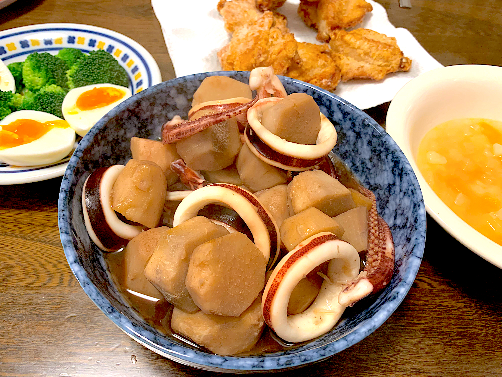 イカと里芋の煮物 ブロッコリーサラダ 野菜スープ 鶏手羽中の唐揚げ なちゃむ Snapdish スナップディッシュ Id 9hh9ha