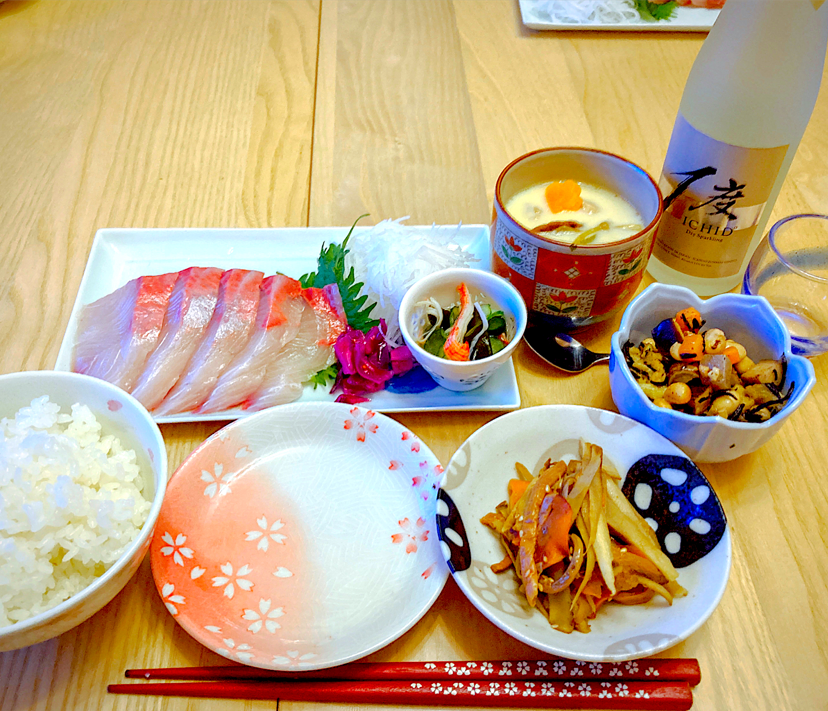 今日の夕食 ヒラマサのお刺身 茶碗蒸し ぜんまい入りキンピラ 五目豆 きゅうりとわかめとカニカマの酢の物 ふわ猫はなちゃん Snapdish スナップディッシュ Id 9tzqsa