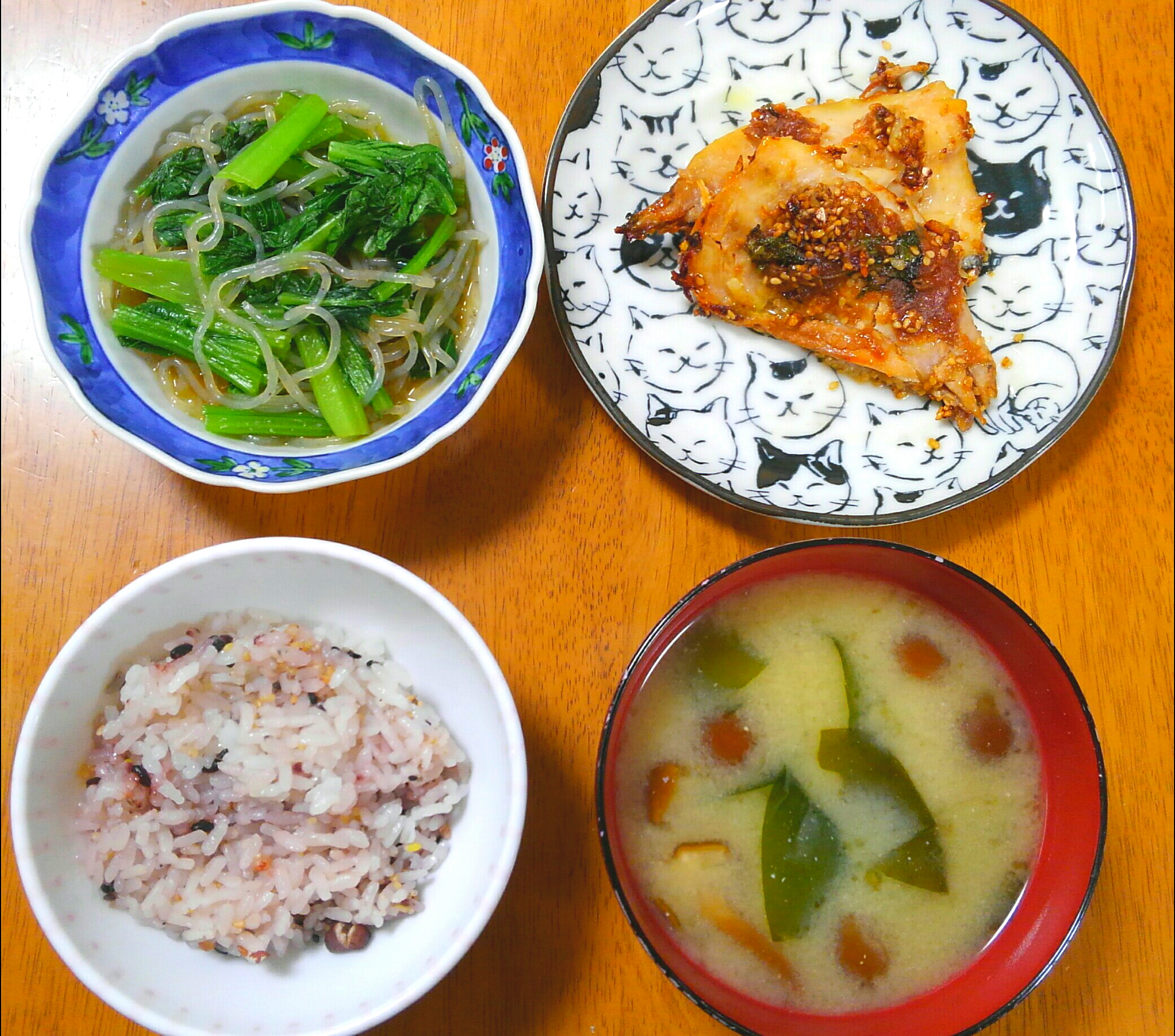 月日 鯵の梅大葉ごま焼き 小松菜としらたきのおひたし なめことわかめのお味噌汁 いもこ Snapdish スナップディッシュ Id Y045oa