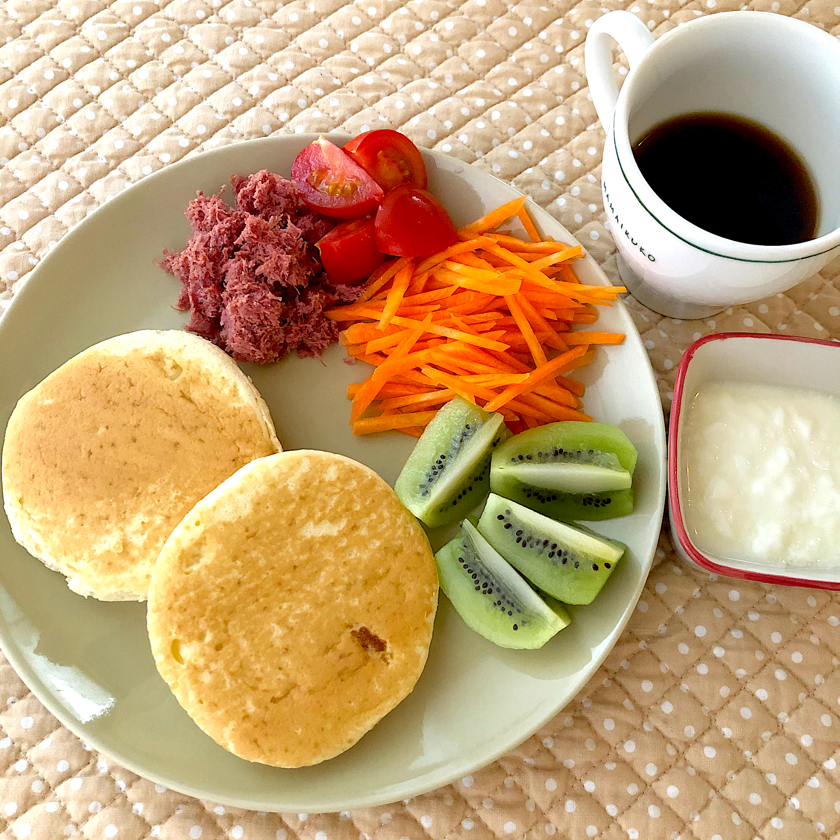 休日 優雅な朝食ごっこ 日本ハムのリコッタチーズパンケーキ カルディで見つけた脂質オフのコンビーフ Mana Snapdish スナップディッシュ Id Cbbtxa