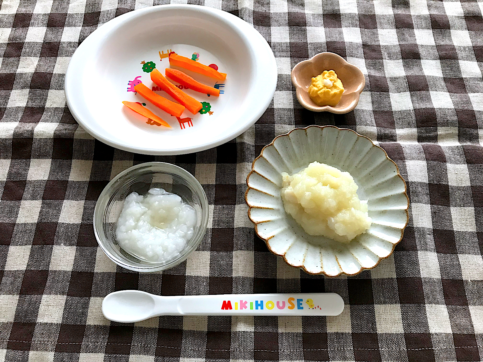 離乳食 たらポテ にんじん 7倍がゆ 卵黄ペースト 卵白米粒3つ分 Saya Snapdish スナップディッシュ Id Re41ga