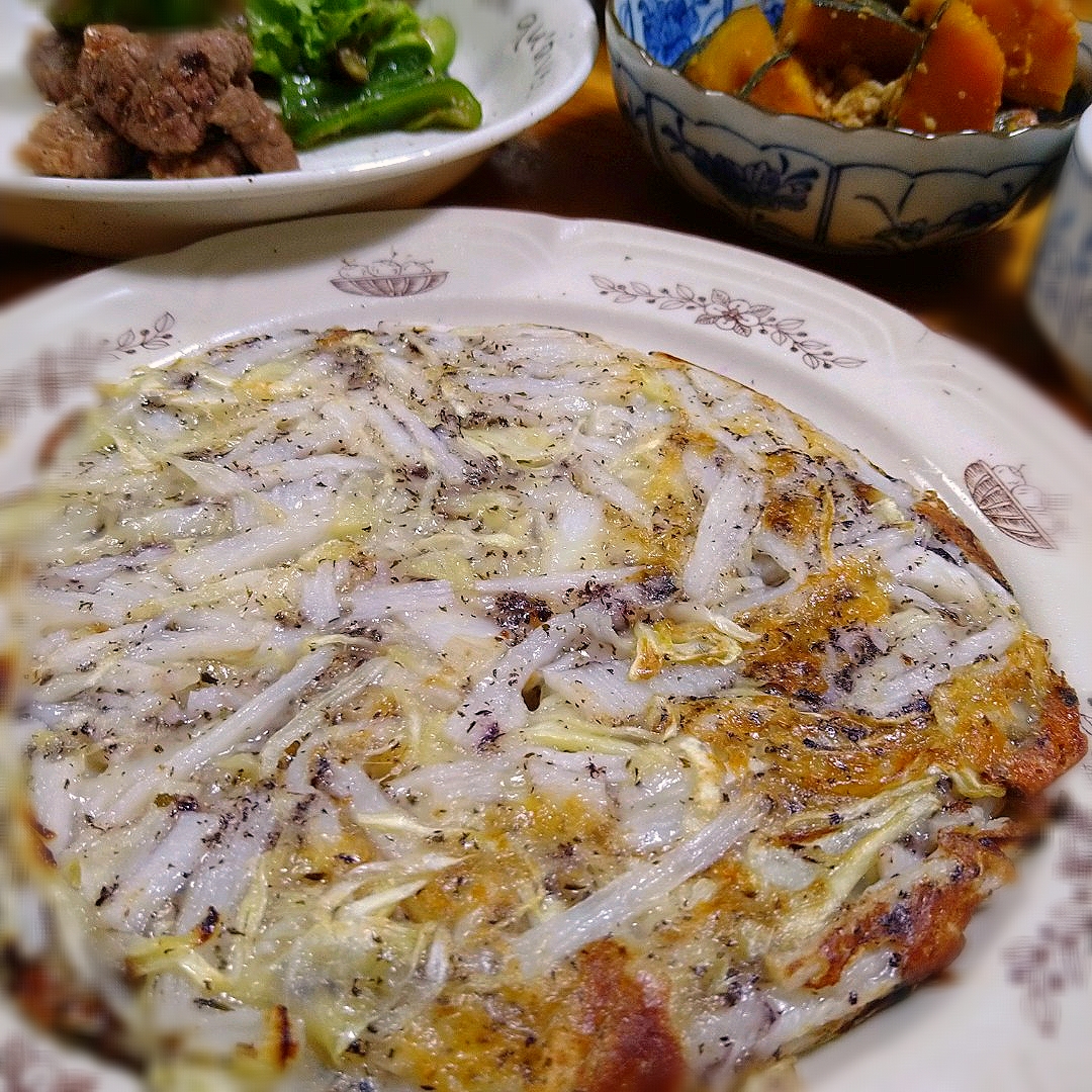 ともきーた (伊藤 智子)さんの料理 🆔408922                                                                #長芋と春キャベツのゆかりチーズ焼き 💕