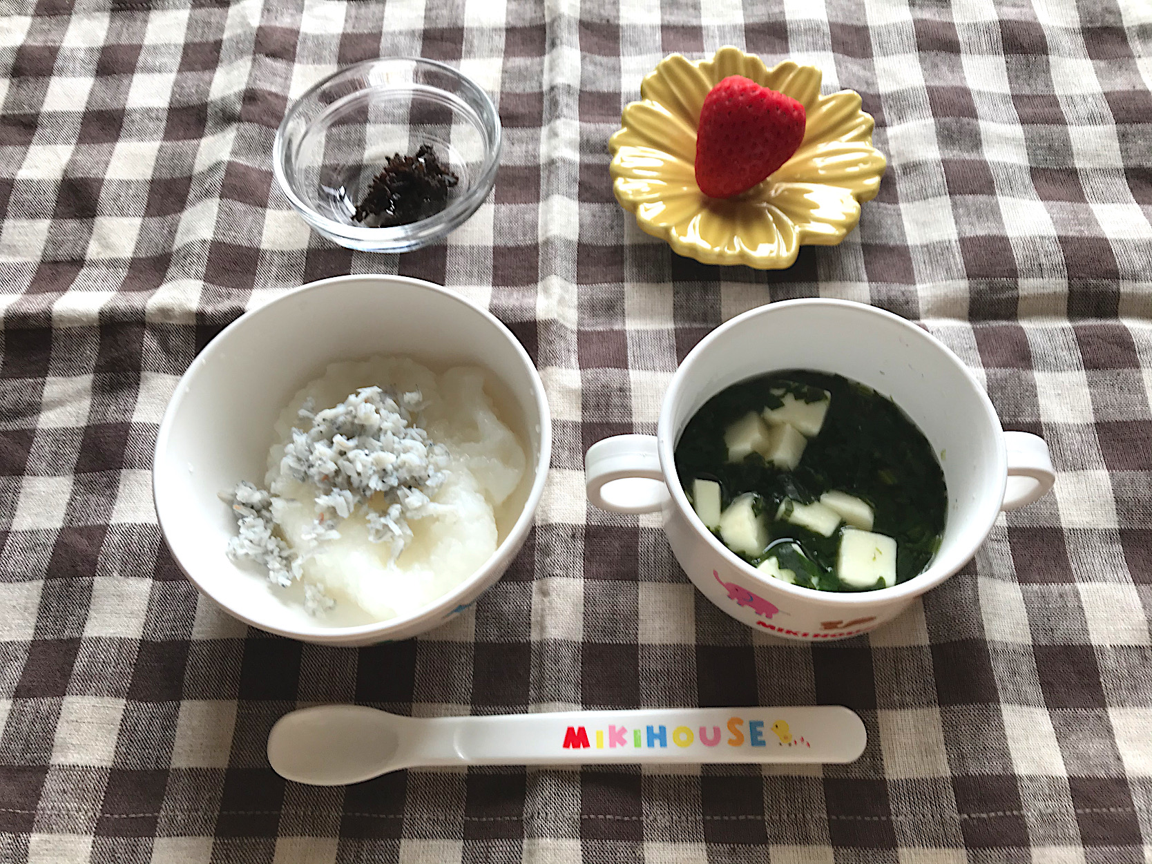 離乳食 しらすおかゆ ほうれん草と豆腐の味噌汁 いちご ひじき Saya Snapdish スナップディッシュ Id 5imtwa