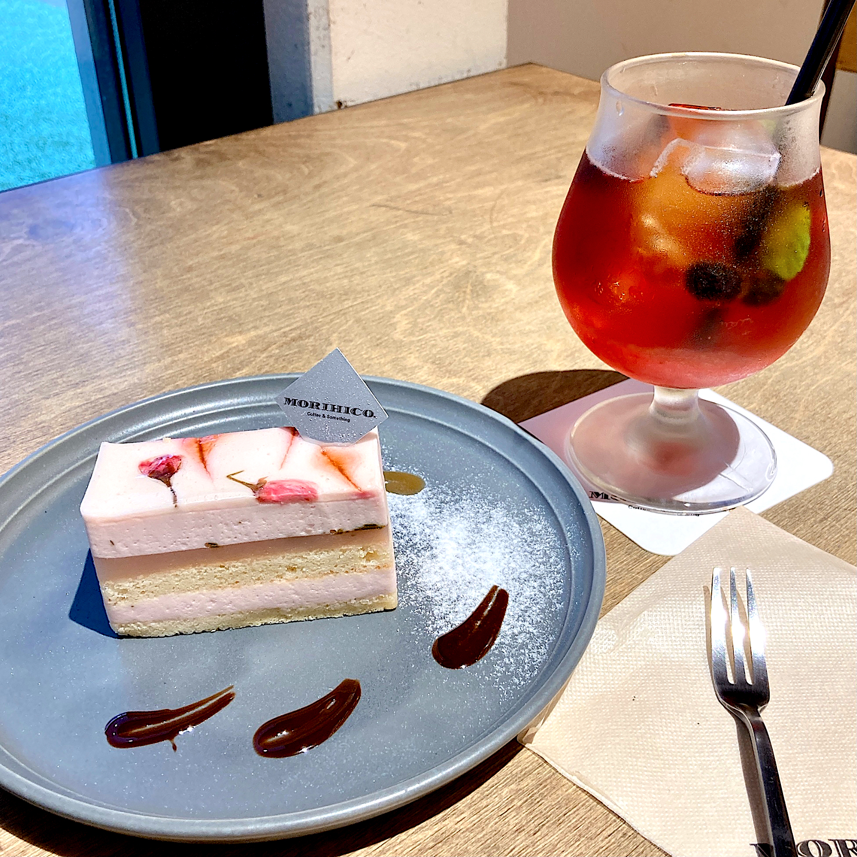 カフェ巡り札幌morihicoの八重桜のケーキと苺アイスティー Happy Suzume Snapdish スナップディッシュ Id V1rwwa