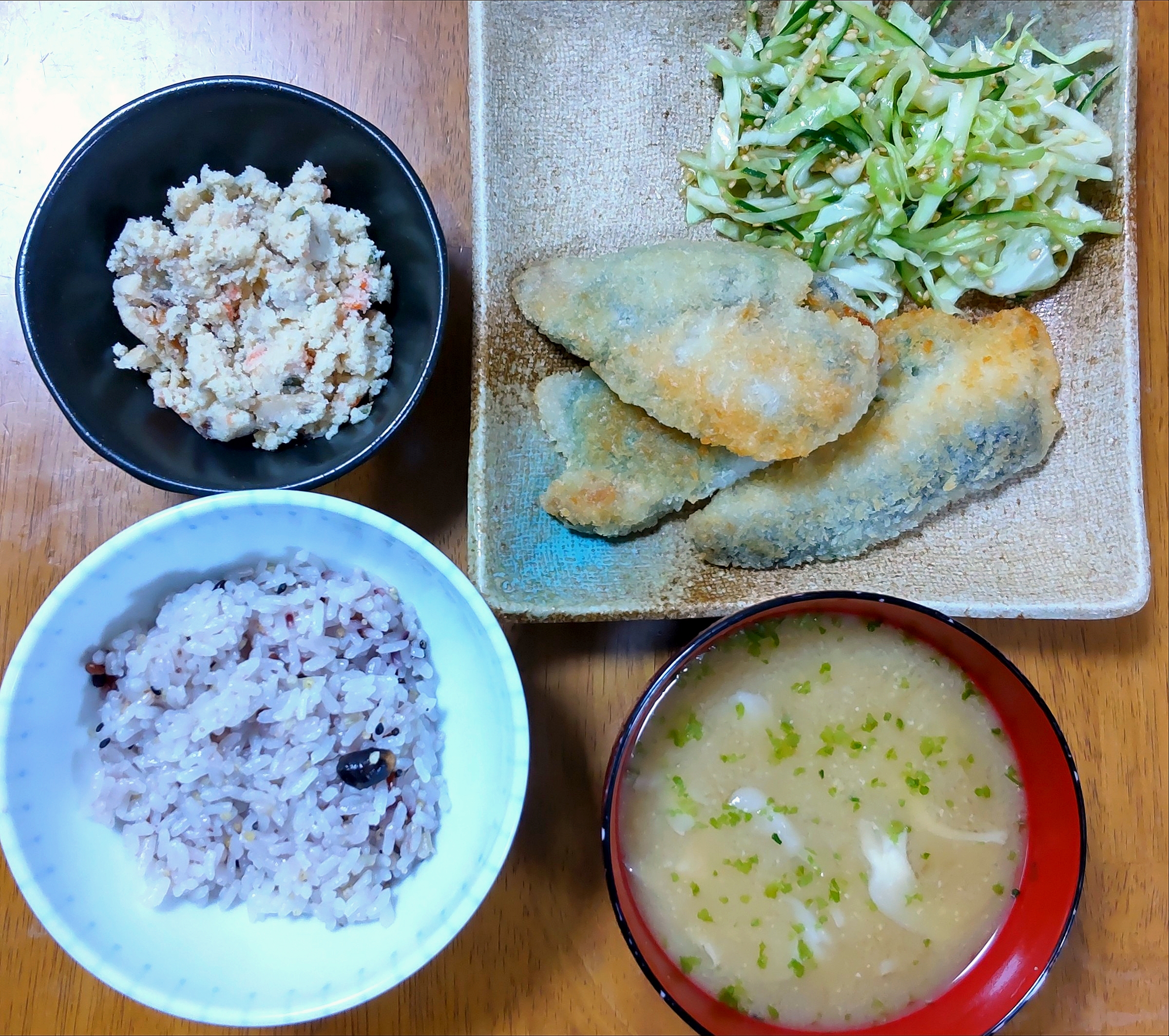 月日 鰯の梅しそカツレツ キャベツときゅうりの和風ごまサラダ 卯の花 まいたけとあおさのお味噌汁 いもこ Snapdish スナップディッシュ Id Qbvjxa