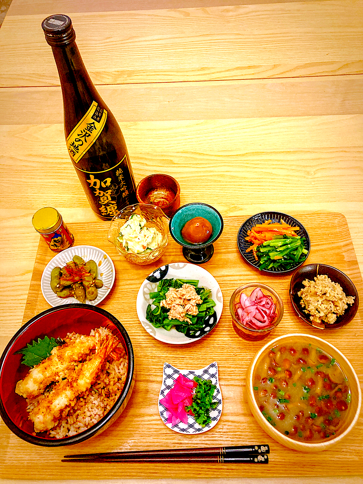 今日の夕食 天丼 つるむらさきとツナのお浸し レッドオニオンで酢玉ねぎ 卯の花 人参とニラのナムル ポテトサラダ 枝豆のにんにく醤油漬け 桜漬けとシソの実 梅のコンポート 中村藤吉本店の生茶ゼリィ ふわ猫はなちゃん Snapdish スナップディッシュ Id Ftdeya