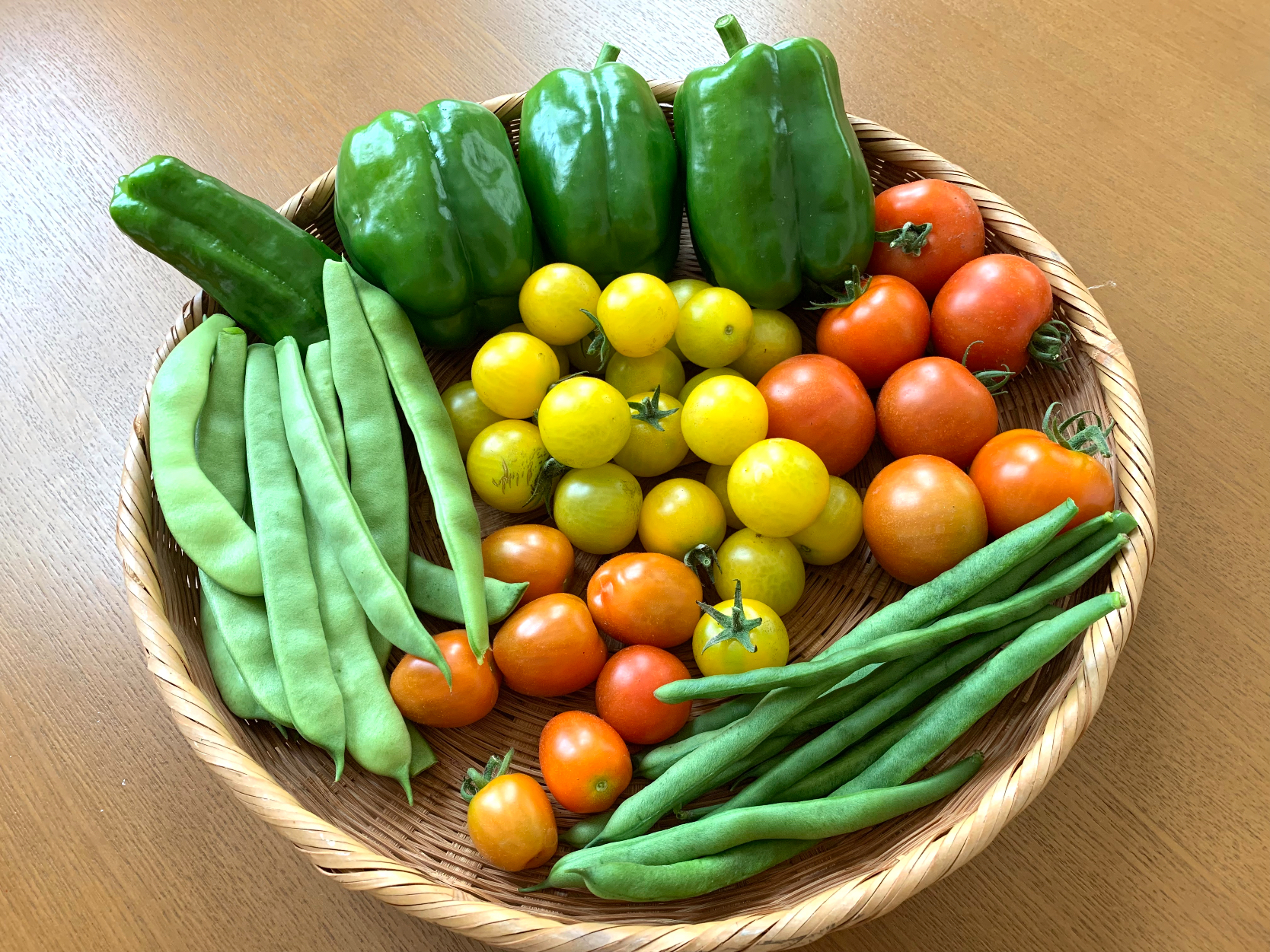 夏は、庭で採れたての野菜を使ってメニューを考えます🎵