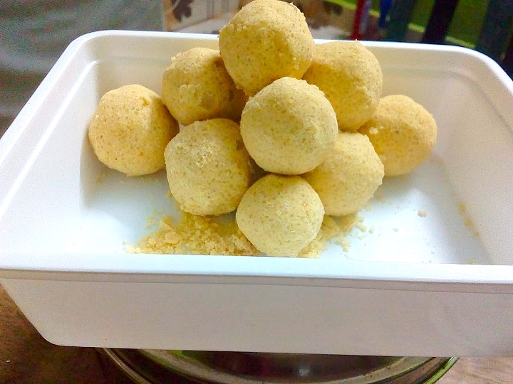 Powered kadalai with karkandu stuffing balls