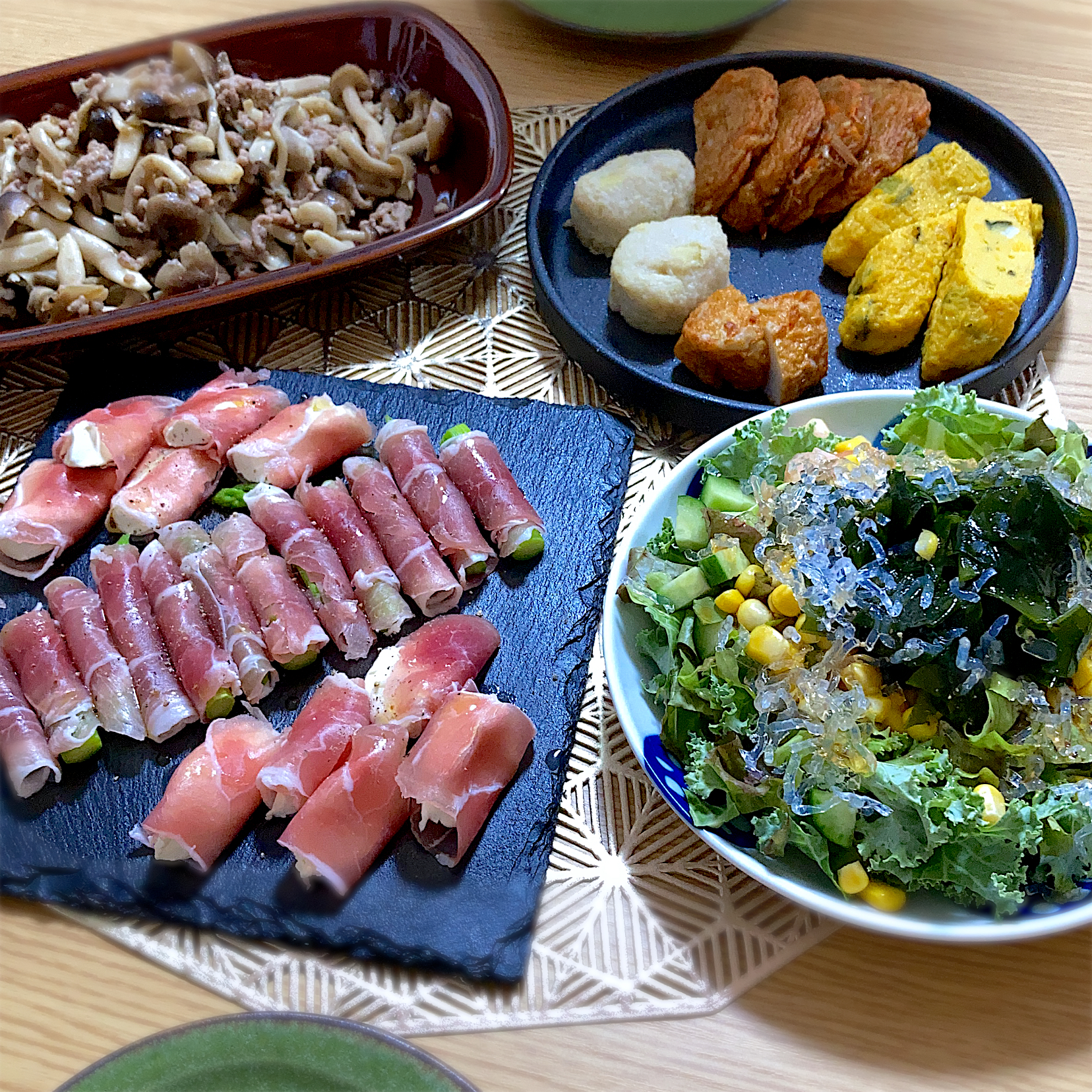 アスパラとクリチの生ハム巻き ひき肉とキノコの味噌マヨ炒め わかめサラダ 練り物 ツインうさぎ Snapdish スナップディッシュ Id T8nura