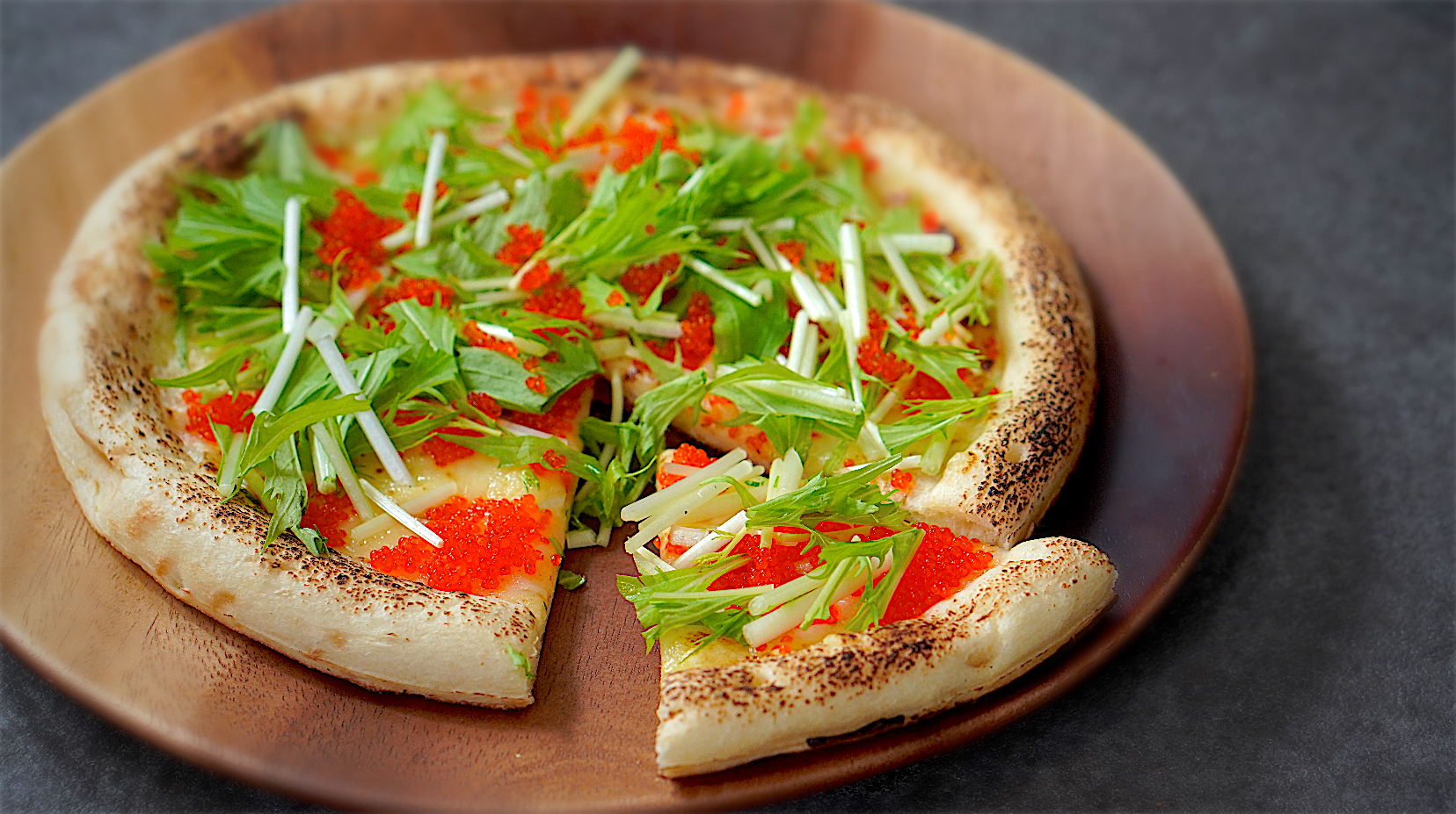 水菜とトビコのピザ