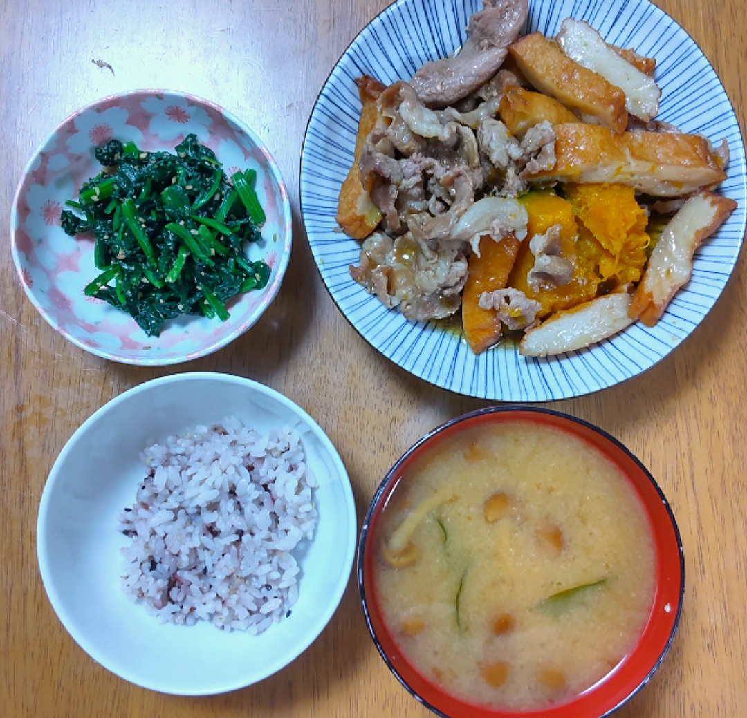 月日 豚肉とかぼちゃの甘辛煮 ほうれん草の生姜和え なめことわかめのお味噌汁 いもこ Snapdish スナップディッシュ Id M0ilva